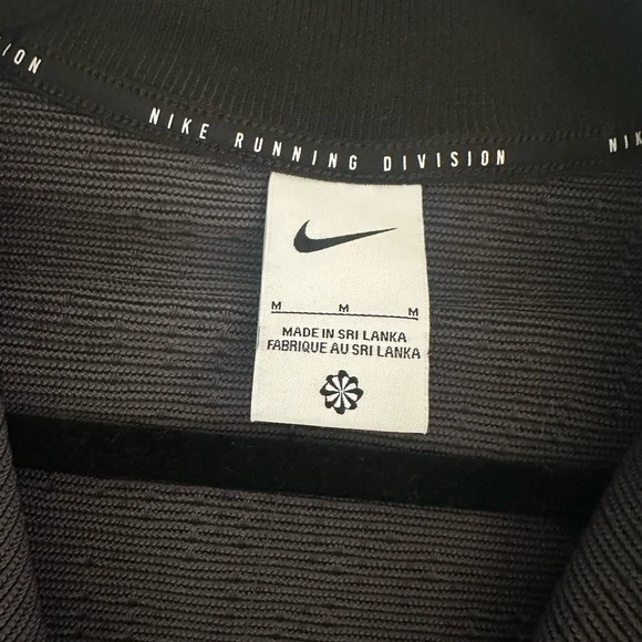 Nike Pinnacle Running Division Men’s Water Repellent 1/2 Zip NWT - Picture 9 of 9